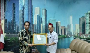 Penghargaan SMSI Award Diberikan Kepada H.Wasju Juanda S.IP Kategori Tokoh