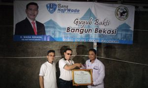 Penyerahan Piagam SMSI Award 2022, Kategori Tokoh, Diterima H.Wada Suhada Balon Bupati Bekasi 2024