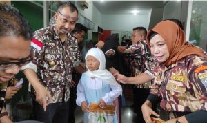 PD II GM FKPPI Sumut Lakukan Pengecetan Perumahan TNI Dan Berbagi Paket Sembako HUT ke 44