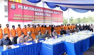 Polda Riau Musnahkan 243 Kg Sabu dan 405.527 Butir Ekstasi dari Jaringan Narkoba Internasional.