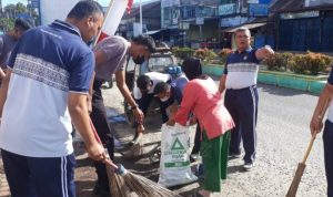 Jumat Bersih, Kapolres Madina dan Forkopimda Gotong Royong Bersama Masyarakat Panyabungan