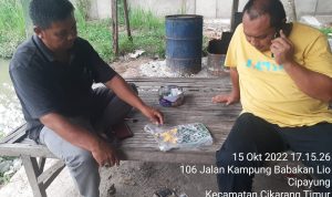 Bareng Pemdes, Warga Cipayung Kabupaten Bekasi Grudug Penjual Obatan Excimer dan Tramadol Tanpa Resep Dokter