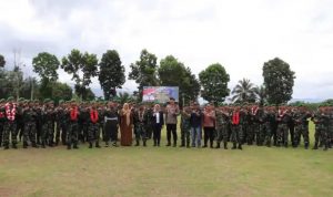 KAPOLRES MADINA SAMBUT 91 PRAJURIT TNI SATGAS PAMTAS RI-PNG