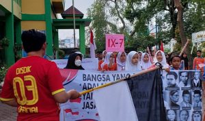 Kabid SMP Dinas Pendidikan Medan Lepas Peserta Gerak Jalan Hari Sumpah Pemuda SMP Negeri 7 Medan