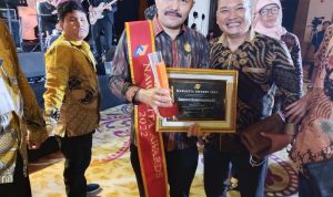 Kamaruddin Simanjuntak Terima Penghargaan Kategori Penegakan Hukum Di Acara Bergengsi Nawacita Award