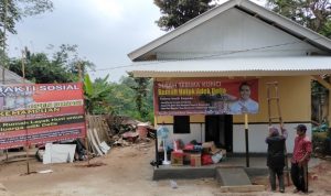 Penyerahan Kunci Rumah Layak Huni Bantuan Ferdy Sembiring Kepada Keluarga Della