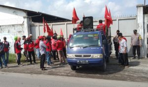 Geruduk Kantor CV Surya Cemerlang, Buruh Tuntut Pembayaran Pesangon Sesuai Putusan