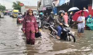 CURAH HUJAN TINGGI PERUM GRIA PESONA ASRI DUREN DI LANDA BANJIR