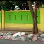 Jorok!!! Sampah Berserakan di Depan Sekolah MAN 2 Medan