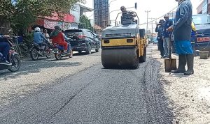 Jalan Berlubang Jalur Cikalong-Cilamaya Bahayakan Pengguna Jalan, Gema Cikamaya : Kami Minta Segera Ada Perbaikan Permanen