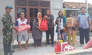 Pemdes Cilamaya Girang Salurkan Bantuan Dari Pemkab Subang dan Kodim 0605 Subang Untuk Warga Yang Rumahnya Roboh