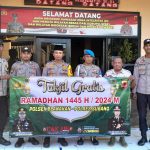 Berburu Berkah di Bulan Suci Ramadhan! Kapolsek Blanakan Polres Subang Berserta Anggota Bagi-bagi Takjil