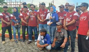 Keluarga Besar IWOI DPD Karawang Gelar Bagi Ta’jil Gratis Jelang Buka Puasa