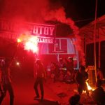 KESERUAN WARGA NONTON BARENG FINAL LEG KE-2 BRI LIGA I MADURA VS PERSIB