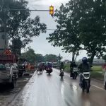 Pengguna Jalan Keluhkan Jalananan Licin di Perbatasan Pamanukan dan Tambakdahan Pasca Hujan!