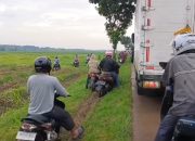 4 Jam Jalur Purwadadi-Sukamandi Mobil Tidak Bergerak Terhalang Mobil Tanah Merah