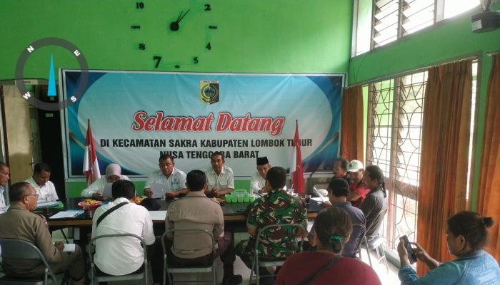 Plt Camat Sakra Clear Tanda Tangani Tata Tertib Pedagang Lapangan Umum Sakra