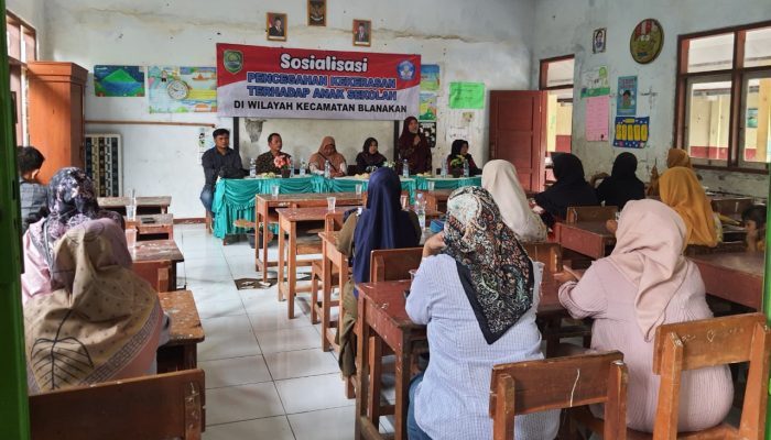 Kanit Binmas dan Kanit Reskrim Polsek  Blanakan Sosialisasi Bullying