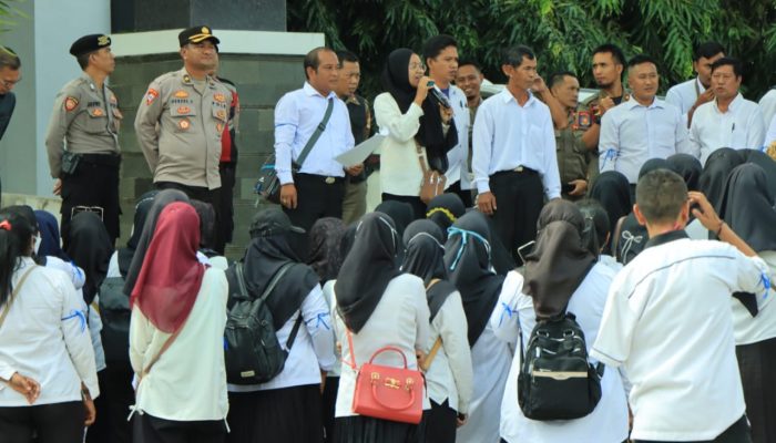 Polres Tulang Bawang Barat Laksanakan Pengamanan Aksi Damai Forum Komunikasi Honorer R2 dan R3
