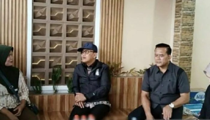 Mentri P2MI Kunjungi Tempuran Bahkan Menginap di Rumah Salah Seorang Eks PMI
