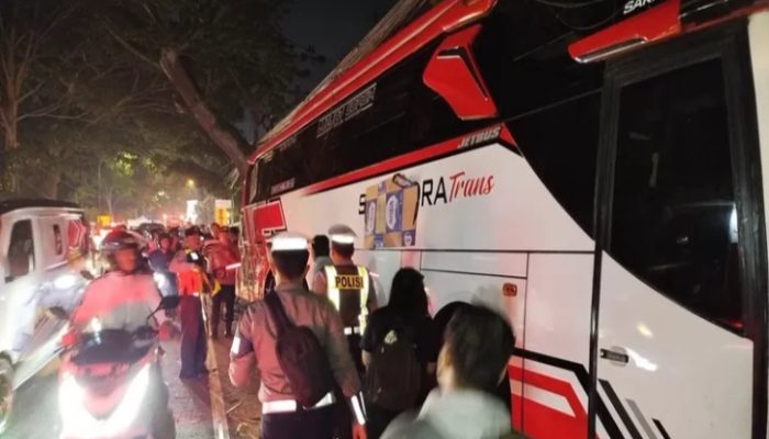Polisi Selidiki Penyebab Bus Pariwisata Tabrak Sejumlah Kendaraan di Malang