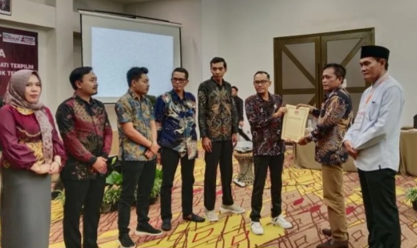 KPU Tetapkan Lalu-Nursiah Jadi Bupati dan Wakil Bupati Terpilih Periode 2025-2030