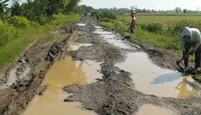 Puluhan Tahun Akses Jalan Penghubung Dusun Tegal Koneng-Tegal Panjang Rusak Parah