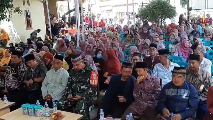Masyarakat Membludak Padati Peringatan Isra Mi’raj di Halaman Kantor Desa Ciasem Tengah
