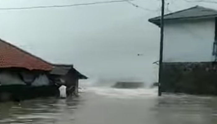 Banjir Rob Terjang Eretan Indramayu, Ratusan Rumah Terdampak!