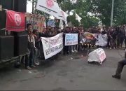 Warga Gelar Aksi Unjuk Rasa Tuntut Prioritas Kerja Depan PT. Mattel Jababeka 2