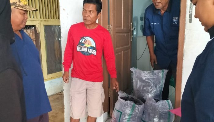 Ringankan Beban Nelayan Pada Masa Paceklik, KPL Mina Bahari Bagikan 2 Ton Beras