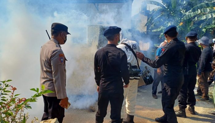 Cegah DBD! Polda Lampung Lakukan Fogging di Dua Kelurahan Bandar Lampung