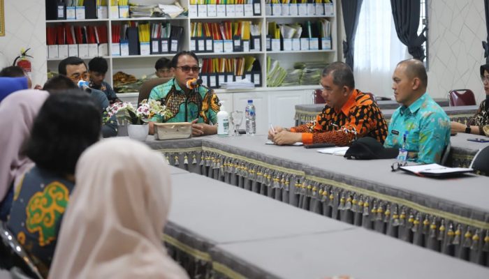 Pj Bupati Nukman Berikan Pembinaan Kepada Pegawai RSUD Alimuddin Umar