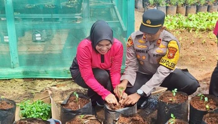 Dukung Ketahanan Pangan dan MBG, Polsek Blanakan Subang Launching Penguatan Program Pekarangan Pangan Lestari