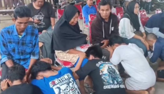 Akibat Aksi Nekat Lempari Mobil Patroli Polisi, Beberapa Orang Diduga Anggota Genk Motor Diamankan!