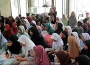 Akibat Ruang Kelas Terendam Peringatan Isra Mi’raj SD Negeri Sindanglaut Digelar di Mushola