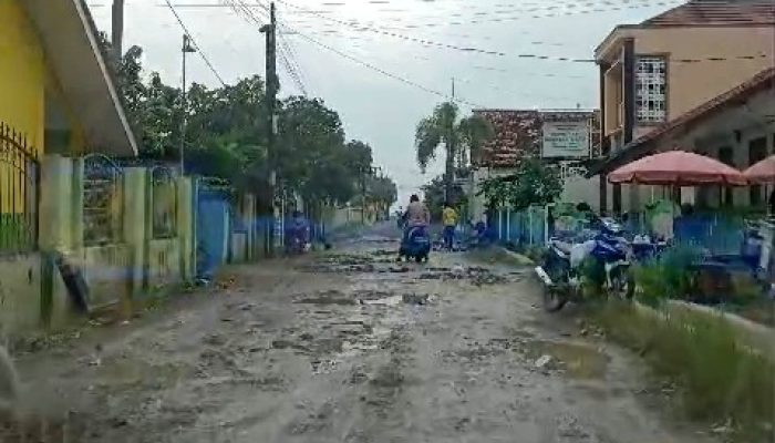 Jalan Kabupaten di Dusun Cibanteng Sangat Memprihatinkan, Warga Minta Perhatian Pemkab Subang
