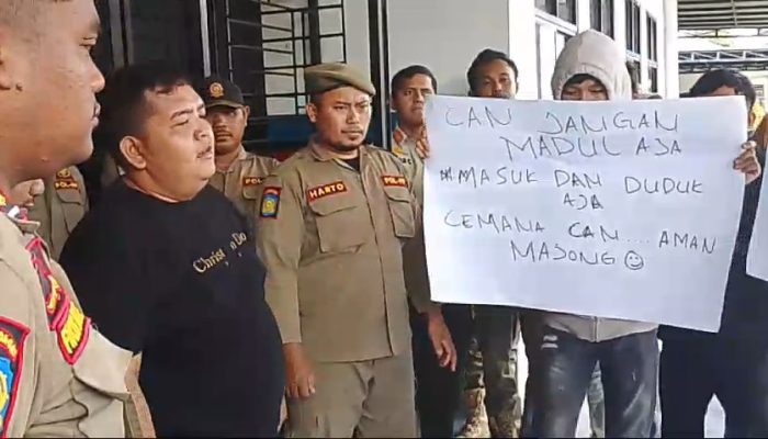Kadis PUPR Labusel dan PPK Diduga Kabur Saat Didemo LSM Kampak Merah Putih