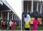 Sebuah Truk Terjun dari Ketinggian 6 Meter di Tol Cibitung-Cilincing, Dua Orang Terluka