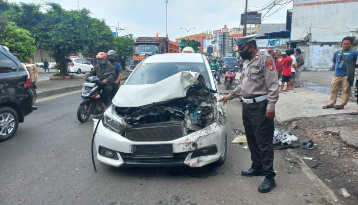 Kecelakaan Beruntun di Jalan Layang SGC, Tiga Kendaraan Alami Rusak