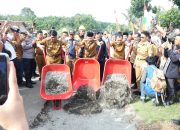 Bupati Lampung Utara Dr. Ir. H. Hamartoni Ahadis, M.Si. Hadiri Groundbreaking Perbaikan Jalan Bersama Gubernur Lampung