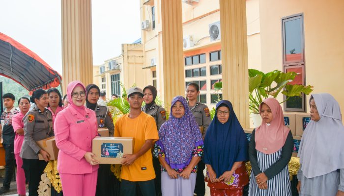 Polres Labuhanbatu Selatan Gelar Bazar Ramadhan 1446 H dan Bakti Sosial Bhayangkari 2025