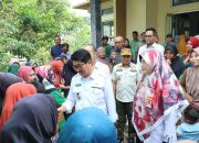 Bupati Lampung Utara Hadiri Pemberian Tali Asih bagi Petugas Kebersihan dan Pertamanan