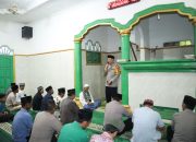 Sholat Subuh Berjamaah, Kapolres Lampura Sampaikan Hotline 110 dan Penitipan Kendaraan Gratis Untuk Pemudik