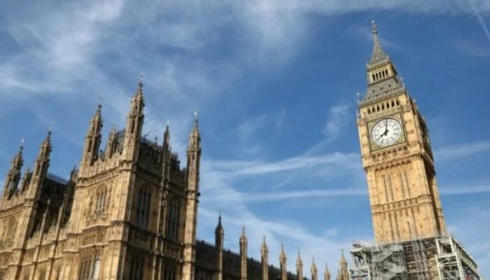 Aksi Nekat Demonstran Pro-Palestina Panjat Menara Big Ben London