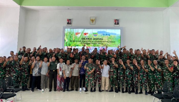 Bulog Karawang Serap 85% Panen Gabah Petani Bekasi