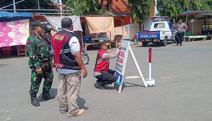 Kapolsek Patokbeusi Turun Langsung Cegah Antrian Panjang di SPBU Maskar Ciberes