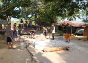 Warga Simpang Ompong Kepenghuluan Bakti Makmur Perbaiki Jalan dengan Biaya Sendiri