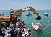 Nelayan Karangsong Gelar Tradisi Nadran sebagai Bentuk Syukur atas Hasil Laut