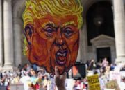 Ribuan Warga Amerika Serikat Gelar Demonstrasi Menentang Kebijakan Donald Trump